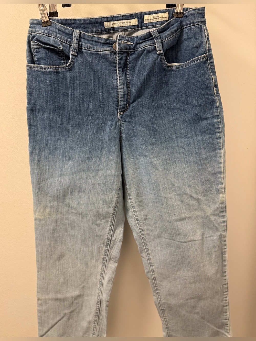 Jones New York W’s Two-Tone Blue Ombre Jeans cropped